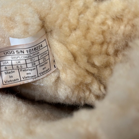 High Uggs - Picture 7 of 9